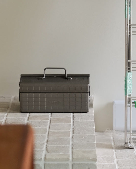 TOYO ST-350 cantilever steel toolbox in titanium, closed