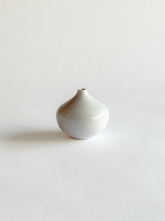 (J10) Janice Wong Vase — Snowflake Stoneware