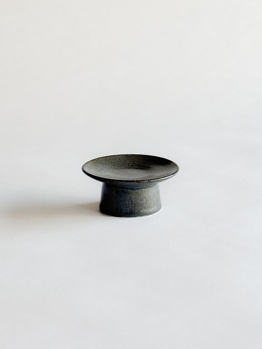 (J3) Janice Wong Elevated Plate — Deep Moss Stoneware