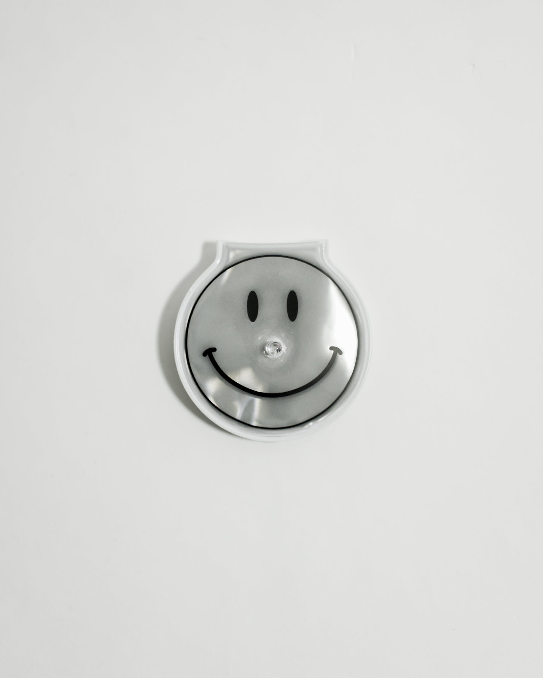 【maho☺︎】 Blue Lug Smile Reflector Clip – SORT