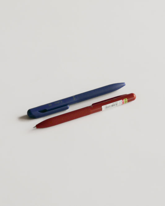 Pentel Calme Monochrome Ballpoint Pen — 0.5mm (Red/Blue Ink)